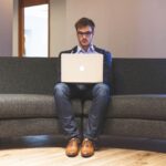 **Dotacje pomostowe dla freelancerów: Jak utrzymać płynność finansową w pierwszych miesiącach działalności?** - 5 2025