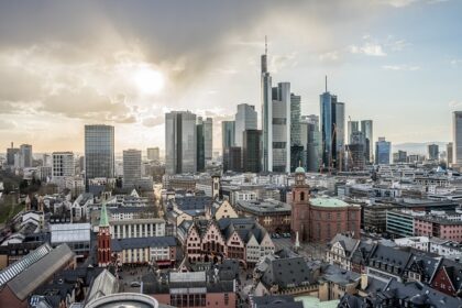 ** Czy rezydencja podatkowa wpływa na wybór konta bankowego? Najczęstsze błędy i jak ich uniknąć - 9 2025