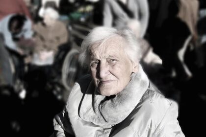 ** "Romance scam" – dlaczego seniorzy padają ofiarą oszustw matrymonialnych online i jak temu zapobiegać? - 15 2025