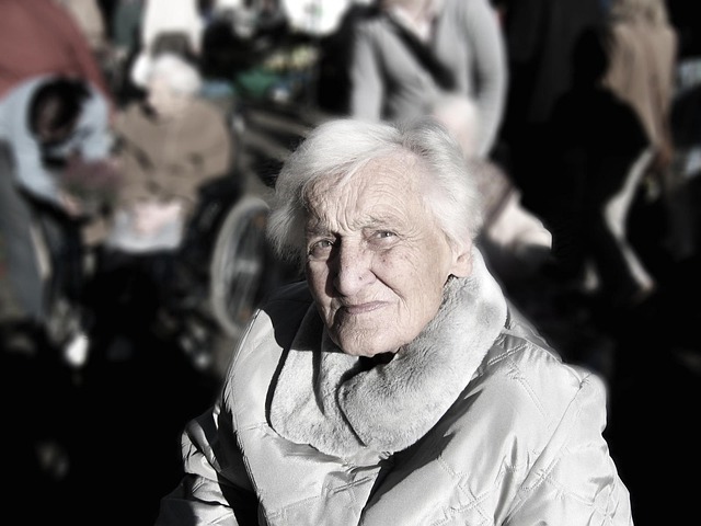 ** "Romance scam" – dlaczego seniorzy padają ofiarą oszustw matrymonialnych online i jak temu zapobiegać? - 7 2025