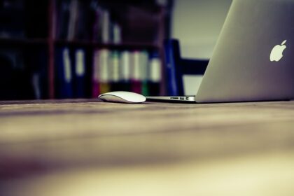 ** Karta wirtualna vs. karta fizyczna: Która opcja jest lepsza dla freelancerów i dlaczego? - 9 2025