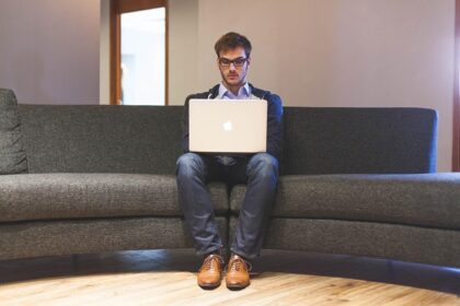 ** Najlepsze platformy i banki oferujące karty wirtualne dla freelancerów: Lista z recenzjami i porównaniem opłat. - 17 2025